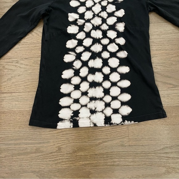 Raquel Allegra Women's Black and White Tye Dye Slim Fit Lightweight Turtleneck - Picture 9 of 14